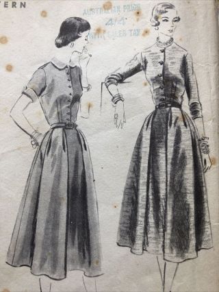 7887 Vogue Vintage Sewing Pattern Dresses Size 14 Bust 32 Hip 35 Uncut