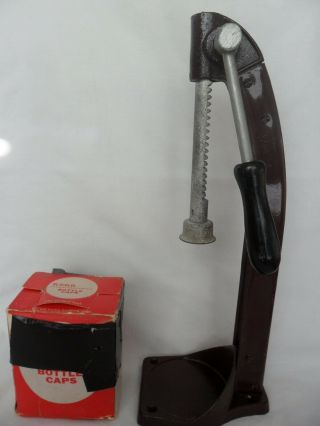Vintage " Eveready " Bottle Capper & Wine Corker.  Can Be Bench Mounted.  Plus Caps