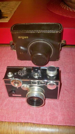 Vintage Argus C3 Standard Camera 50m W/coated Cintar Lens & Leather Case