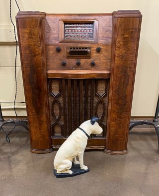 Antique Westinghouse Model 886 Floor Radio (