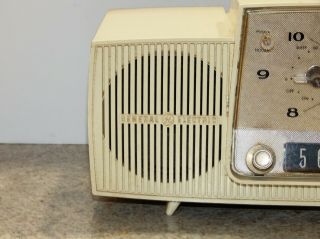 VINTAGE 1950 ' S GENERAL ELECTRIC CLOCK RADIO ANTIQUE WHITE 2