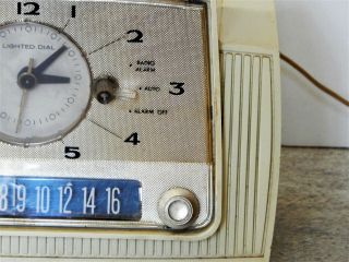 VINTAGE 1950 ' S GENERAL ELECTRIC CLOCK RADIO ANTIQUE WHITE 3