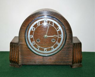 Vintage Betima Oak Cased Mantle Clock With Perivale Movement.