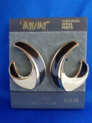 Vintage Signed Trifari Black & White Enamel Gold Tone Earrings Pierced Posts