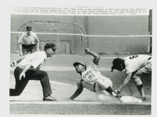 1970 Press Photo Cleon Jones Of The York Mets,  Clete Boyer,  Atlanta Braves