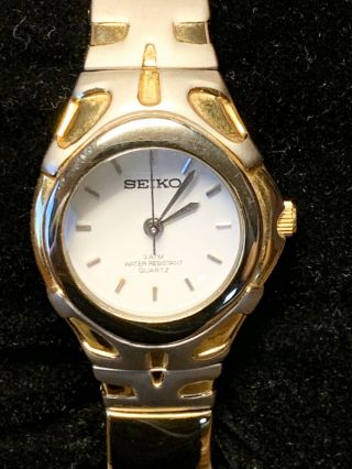 Vintage Seiko 5y39 7010 Women Gold Silver Tone Quartz Watch Water Resistant
