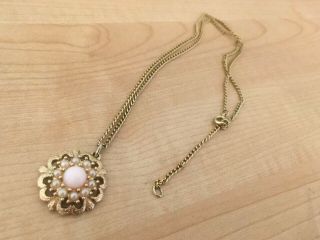 Vintage Sarah Coventry Signed Faux Pearl And Pink Lucite Pendant Necklace