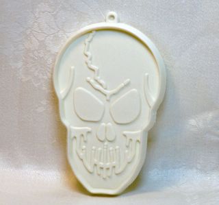 Hallmark Vintage Plastic Cookie Cutter - Skeleton Skull Scary Halloween Gothic