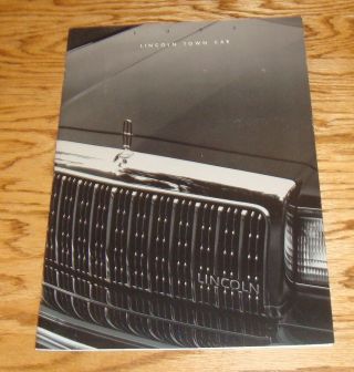 1993 Lincoln Town Car Deluxe Sales Brochure 93
