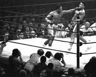 Muhammad Ali Joe Frazier Boxing 8x10 Unsigned 8x10 Photo (a)