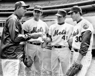 Mets Gil Hodges With Aces Jerry Koosman Tom Seaver Nolan Ryan 8x10 Photo