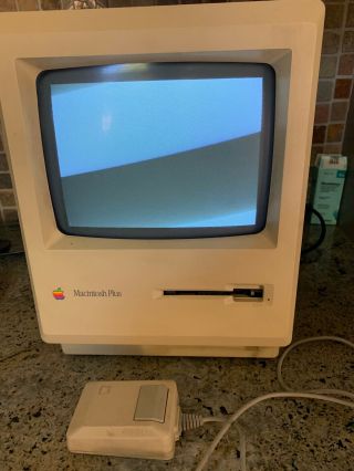 Apple Macintosh Plus 1mb Computer Model M0001a Powers On With Mouse,  No Keyboard