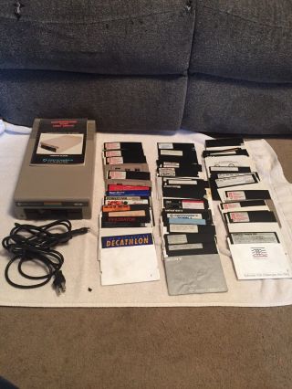 Commodore 1541 5.  25 " Floppy Disk Drive C64 Computer Discs