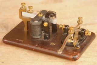 Vintage Signal Electric Mfg.  Railroad Learner Telegraph Sounder Morse Code Inst.