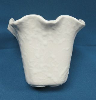 Vintage Shawnee Pottery Small Cream/White Vase Planter 2508 Ruffled Rim 2