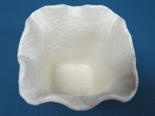 Vintage Shawnee Pottery Small Cream/White Vase Planter 2508 Ruffled Rim 3