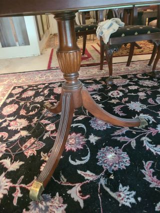 Flamed Mahogany Dining Table with 3 Extension Leaves and 8 matching Chairs 4
