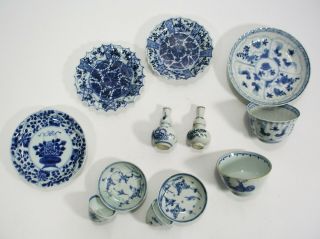 12 CHINESE BLUE/WHITE EXPORT PORCELAIN COLLECTIBLES MOSTLY KANGXI early 18th C. 2