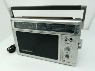 Vintage General Electric Ge Am/fm Portable Radio Model 7 - 2850h Silver,  Black