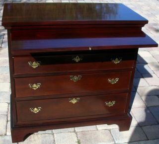 CRAFTIQUE 4 Drawer Solid Mahogany Chippendale Bachelor ' s Chest W/ Pull Out Tray 2
