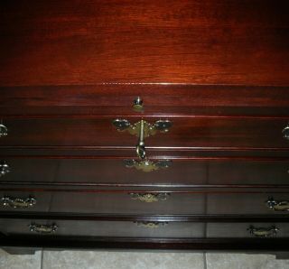 CRAFTIQUE 4 Drawer Solid Mahogany Chippendale Bachelor ' s Chest W/ Pull Out Tray 4