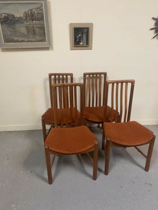A Set Of 4 Dining Danish Chairs By Benny Linden.
