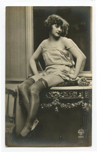1920s Vintage Risque Nude Pretty Cute Flapper French Photo Postcard