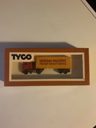 Tyco Ho Scale - Vintage Union Pacific Freight Truck Cab W/ Container 903 - 3