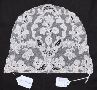 A Quality Antique 18th Century Bobbin Lace Cap Back,  Honiton