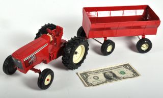 Vtg 1/16 John Deere Red Farm Tractor And Trailer Die Cast Pressed Steel