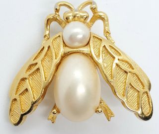 Vintage Rare Trifari Signed Jelly Belly Faux Pearl Insect Bee Fly Pin Brooch
