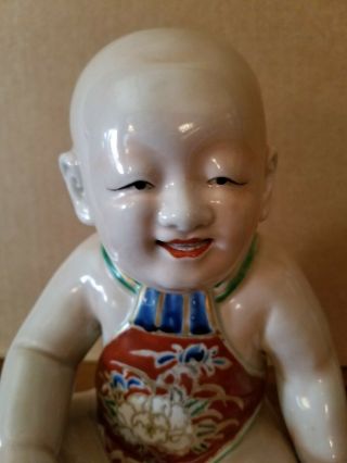 VINTAGE FAMILLE VERTE CHINESE PORCELAIN FIGURE OF A SEATED CHILD 2