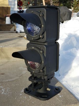 Safetran Railroad Train Dwarf Signal 2 Aspect Red Lunar Railway Traffic Light