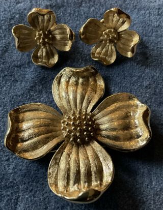 Vintage Crown Trifari Goldtone Dogwood Flower Pin And Matching Clip Earrings