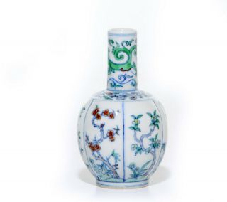 A Fine Chinese Doucai Porcelain Vase 3