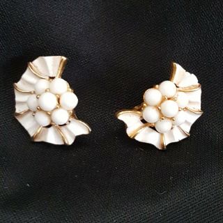 Vintage Crown Trifari White Enamel Beaded Cluster Clip Earrings