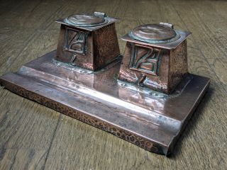 1900 J&f Pool Hayle Cornwall Arts And Crafts Hammered Copper Inkwell Inkstand