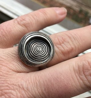 Unique Vintage.  925 Sterling Silver Ring With Swirl Design - Size 7