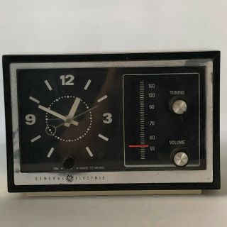 Vintage Ge General Electric Model 7 - 4725 Am Radio Alarm Clock Vanilla Beige Euc