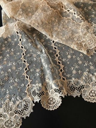 Antique Lace - Circa 1900’s,  Pretty Lace Runner With Roses