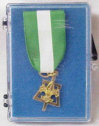Vintage Bsa Boy Scout Scouters Key Award Ribbon Metal Award Clasp Case