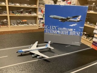 Dragon Wings 1:400 United Status “flying White House” Vc - 137c Stratoliner Model