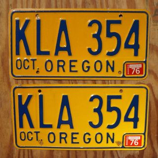 1976 Oregon License Plate Pair / Set -