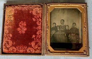 Antique Half 1/2 Plate Tintype In Leather Case Full Spine - Mother,  Children