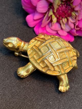 Vintage Estate Brooch Pin Gold Tone Pretty Turtle With Decorative Shell 1 1/4