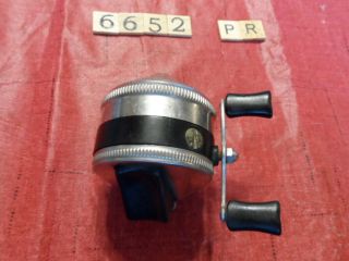 T6652 PR VINTAGE ZEBCO 33 FISHING REEL WITH METAL FOOT MADE IN USA 2