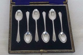 A Fine Case Set Of Six Solid Sterling Silver Coffee Spoons Sheffield 1964.