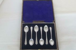 A FINE CASE SET OF SIX SOLID STERLING SILVER COFFEE SPOONS SHEFFIELD 1964. 2