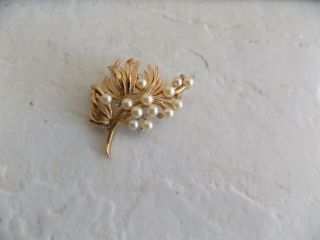 Vintage Crown Trifari Gold Tone Brooch With Faux Pearls And Rhinestones