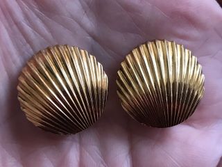 Vintage Christian Dior gold tone metal shell style Clip earrings 2